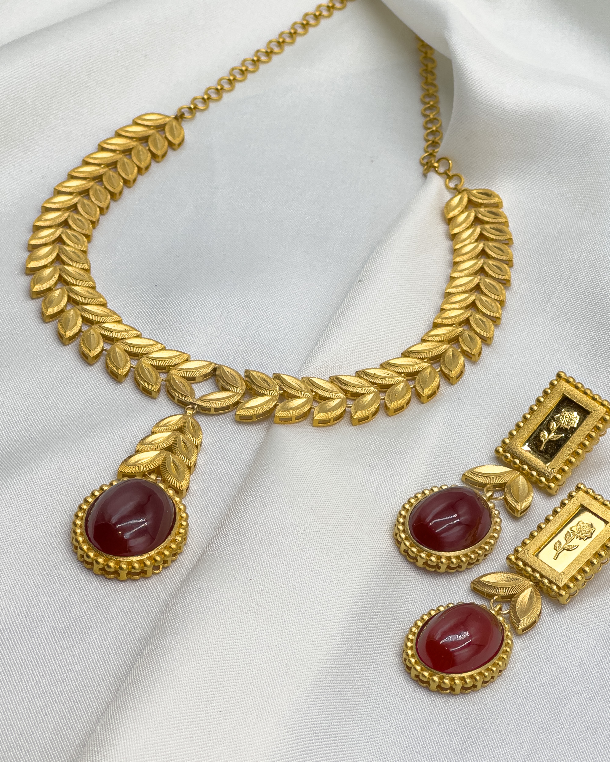 Ammolite Jewellery gold necklace detail